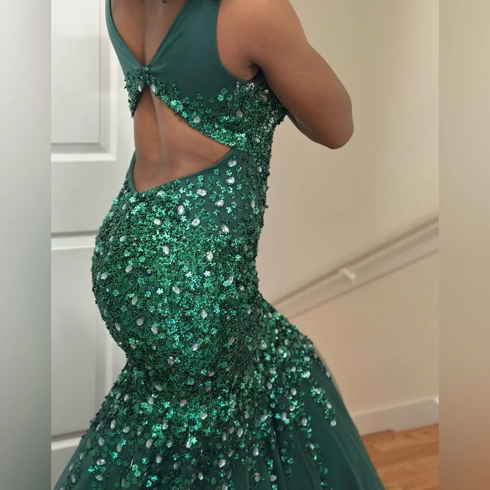 Elegant Green Evening Gown  Size M - Picture 4 of 13